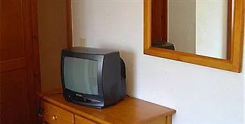 克里斯蒂娜旅馆 *